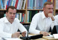 Председатель правительства России Дмитрий Медведев и министр образования и науки РФ Дмитрий Ливанов